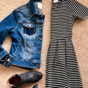 LuLaRoe Dresses - LuLaRoe Black and White Striped Amelia Dress LuLaRoe Dresses - LuLaRoe Black and White Striped Amelia Dress